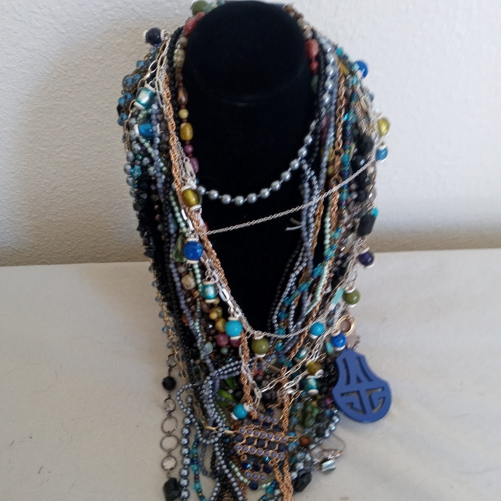 Lot of 10+ Women's Necklaces